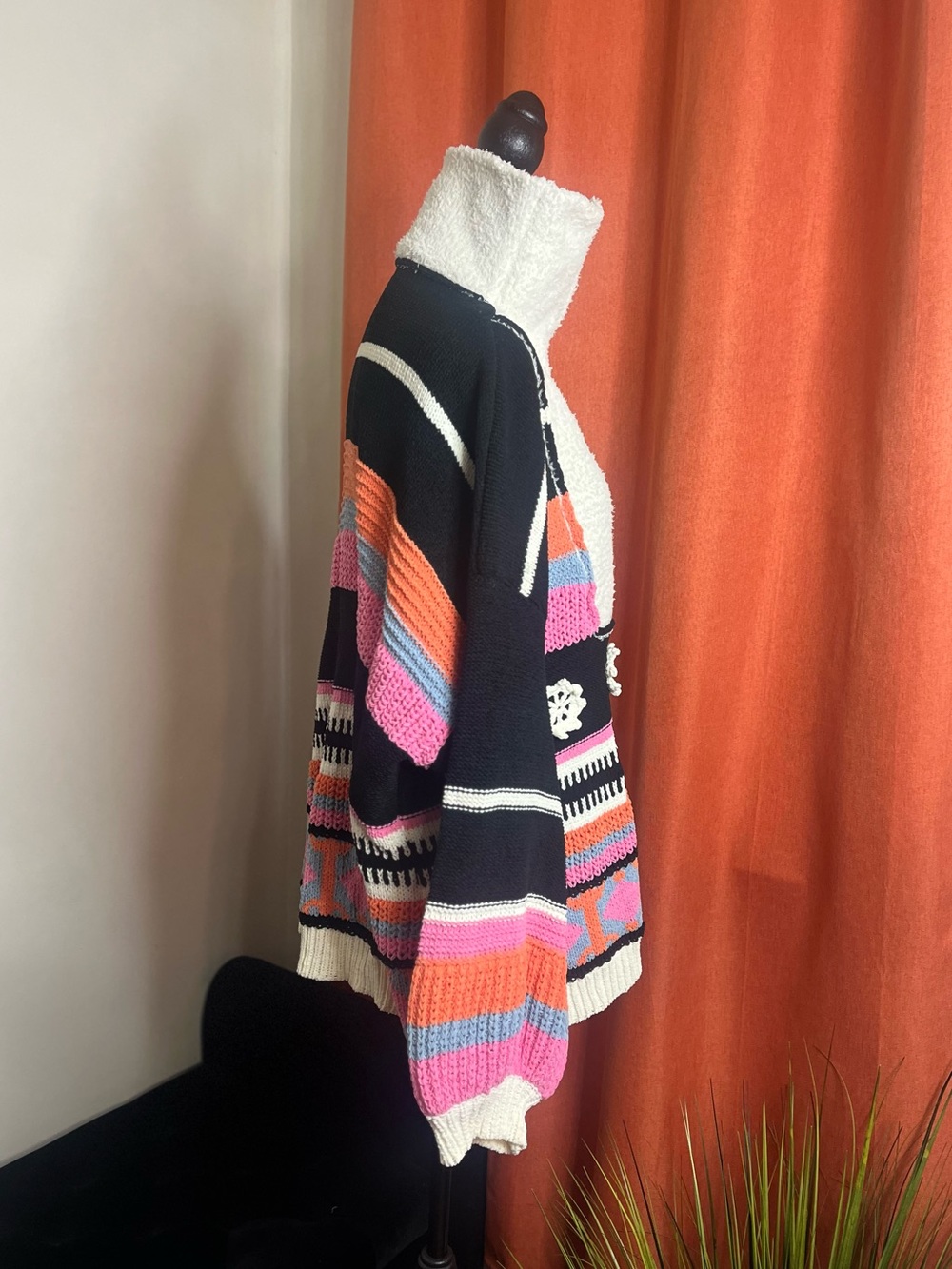 POL Cozy High-Neck Multicolor Patterned Puller - Picture 5 of 6